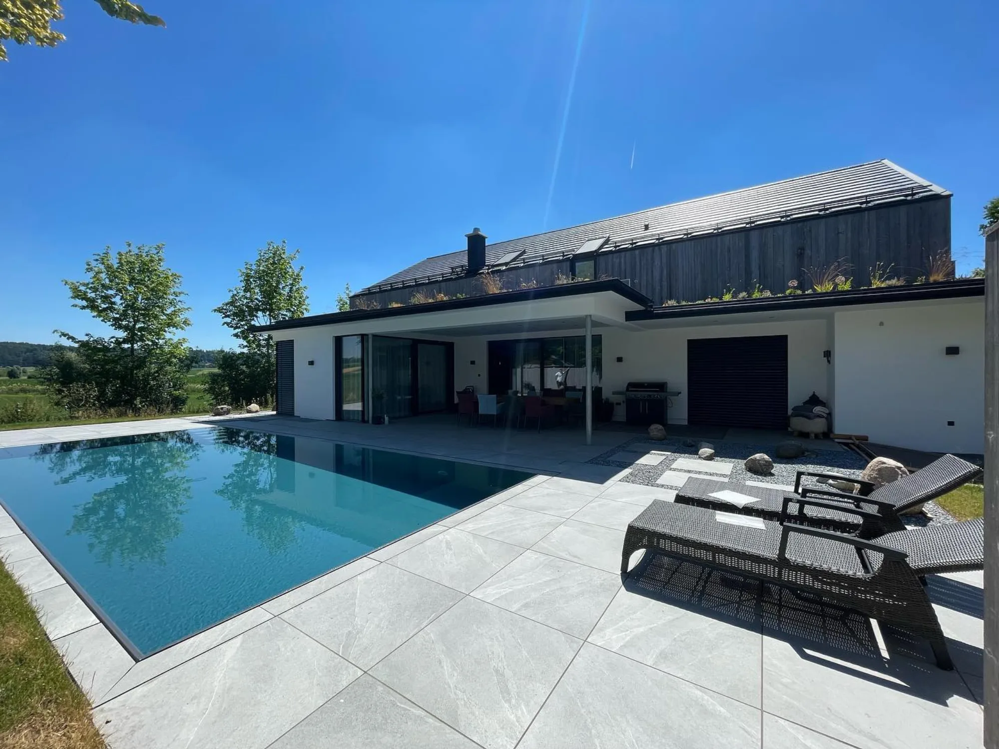 Privates Wohnhaus mit Pool, gebaut von der Gruber Zimmerei